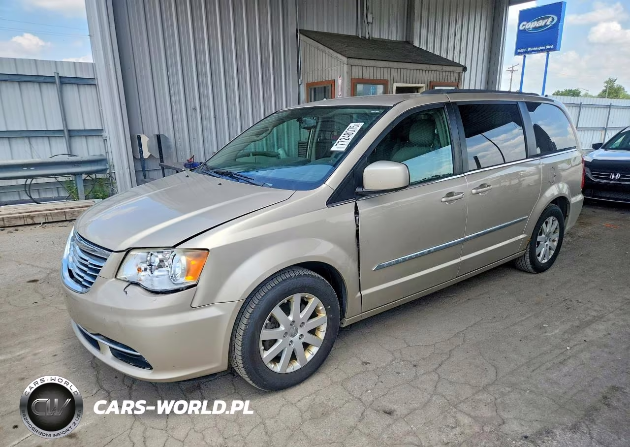 2013 Chrysler Town & Country Touring – zdjęcie 1 z 13