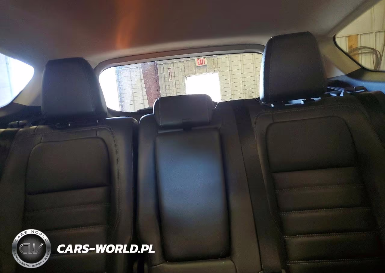 2017 Ford Escape Titanium VIN:1FMCU9J96HUB99882 - 10