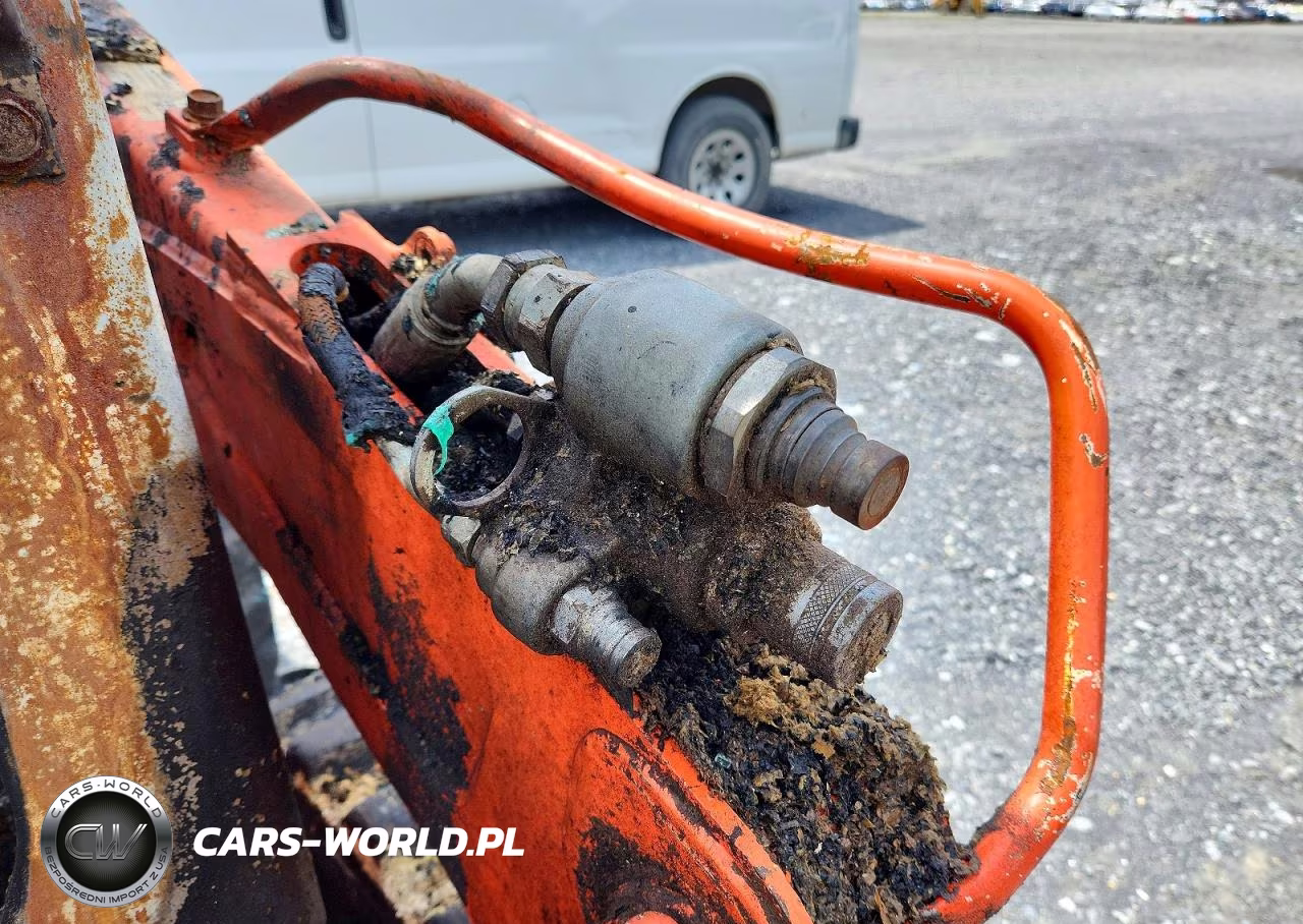 2016 Kubota Skid Steer Loader VIN:JKUS0651H01S10446 - 9