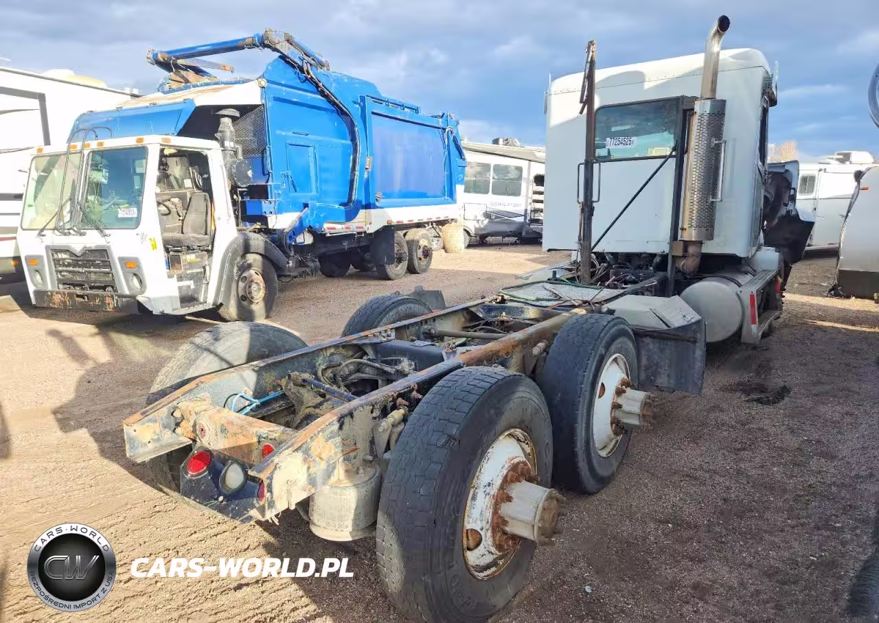 2000 Freightliner Conventional Truck Cab And Chassis VIN:1FUYSSEB5YLB74915 - 4