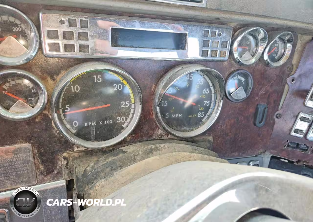 2000 Freightliner Conventional Truck Cab And Chassis VIN:1FUYSSEB5YLB74915 - 8