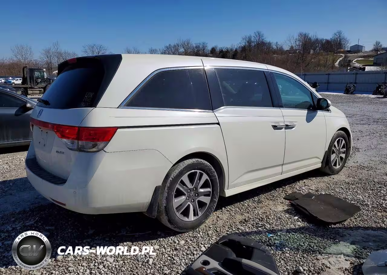 2016 Honda Odyssey Touring VIN:5FNRL5H97GB020613 - 3