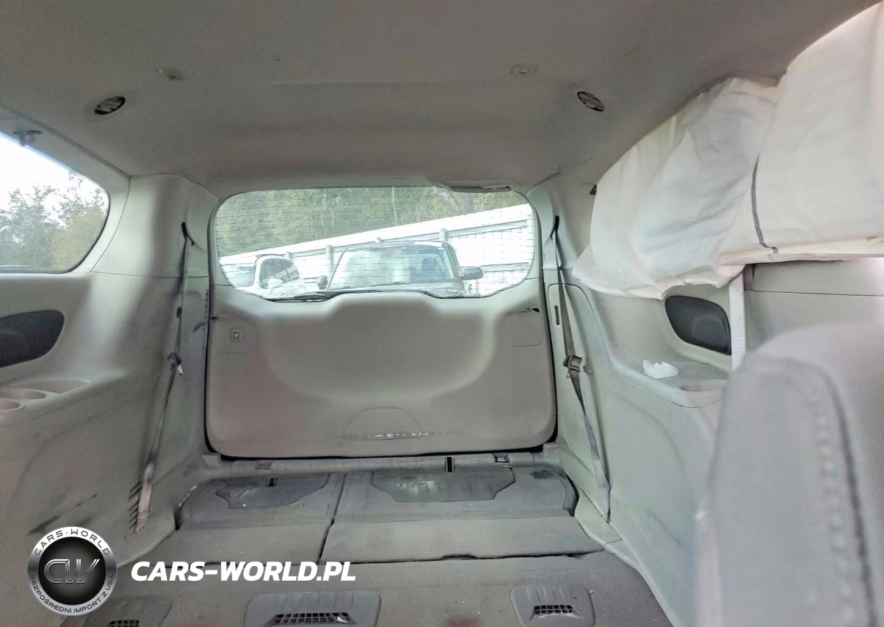 2021 Chrysler Pacifica Touring VIN:2C4RC1FG9MR598741 - 10