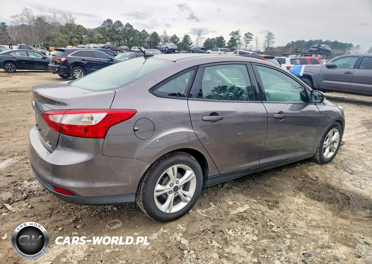 2014 Ford Focus Se VIN:1FADP3F26EL329529 - 3