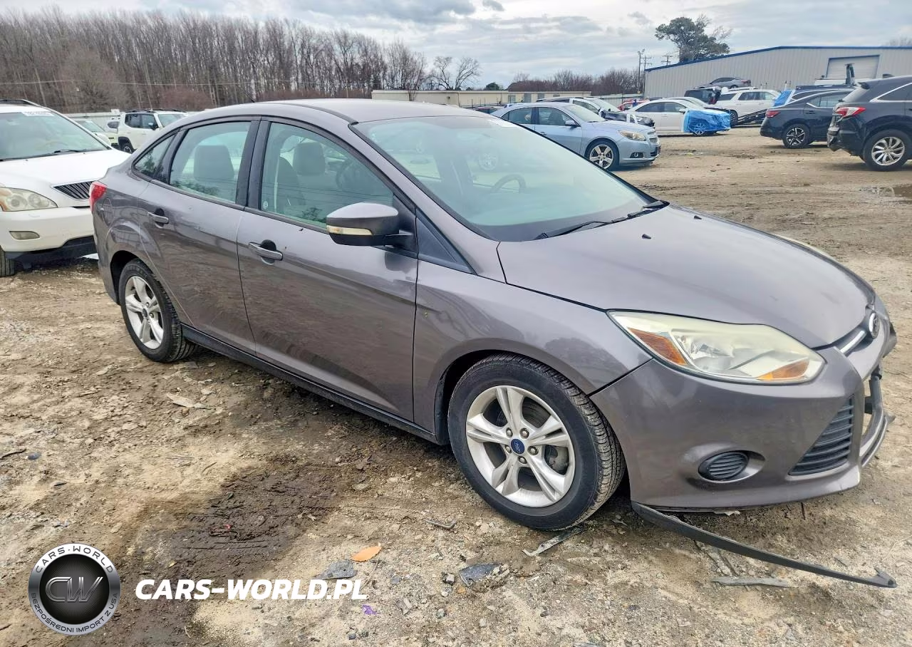 2014 Ford Focus Se VIN:1FADP3F26EL329529 - 4