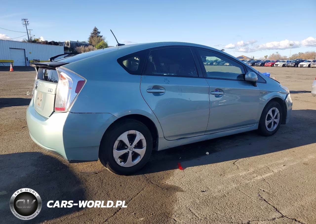 2014 Toyota Prius Four VIN:JTDKN3DU9E1823732 - 3