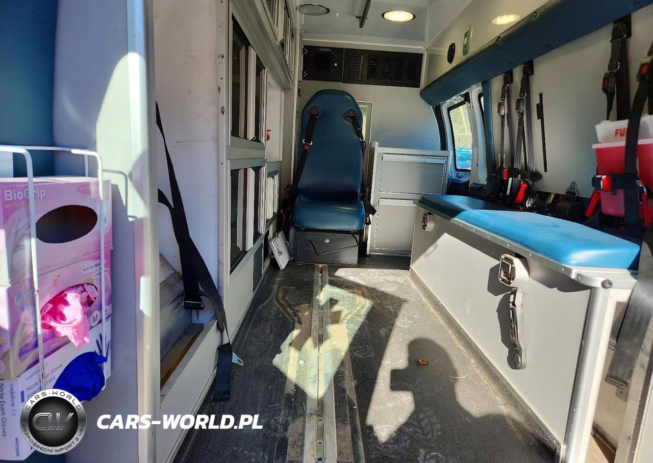 2021 Chevrolet Express Ambulance VIN:1GBZGHC73M1153809 - 10