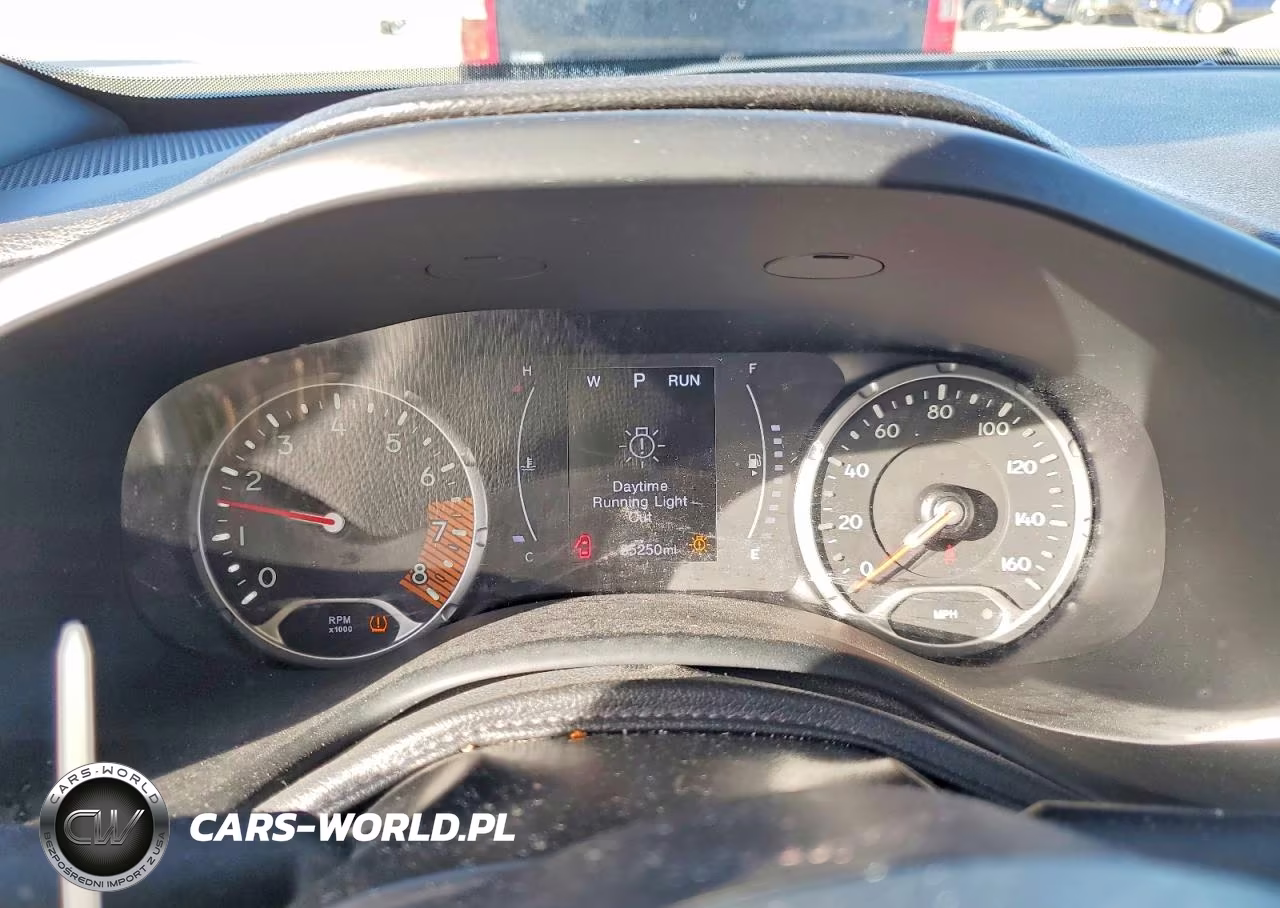 2020 Jeep Renegade Latitude VIN:ZACNJABB5LPL41770 - 9