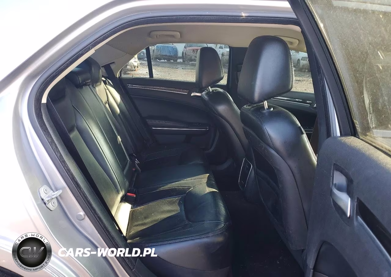 2015 Chrysler 300 Limited VIN:2C3CCARG7FH899409 - 10