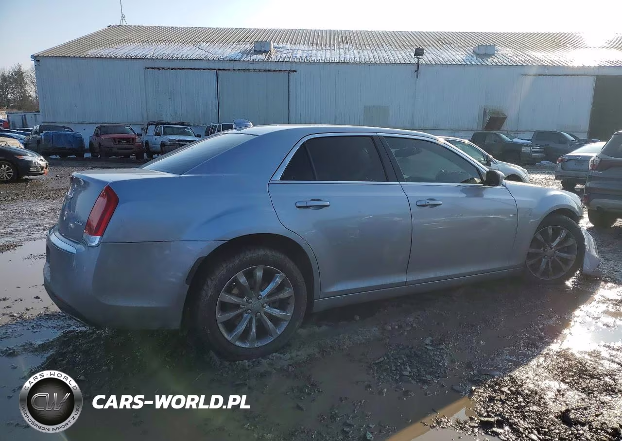 2015 Chrysler 300 Limited VIN:2C3CCARG7FH899409 - 3