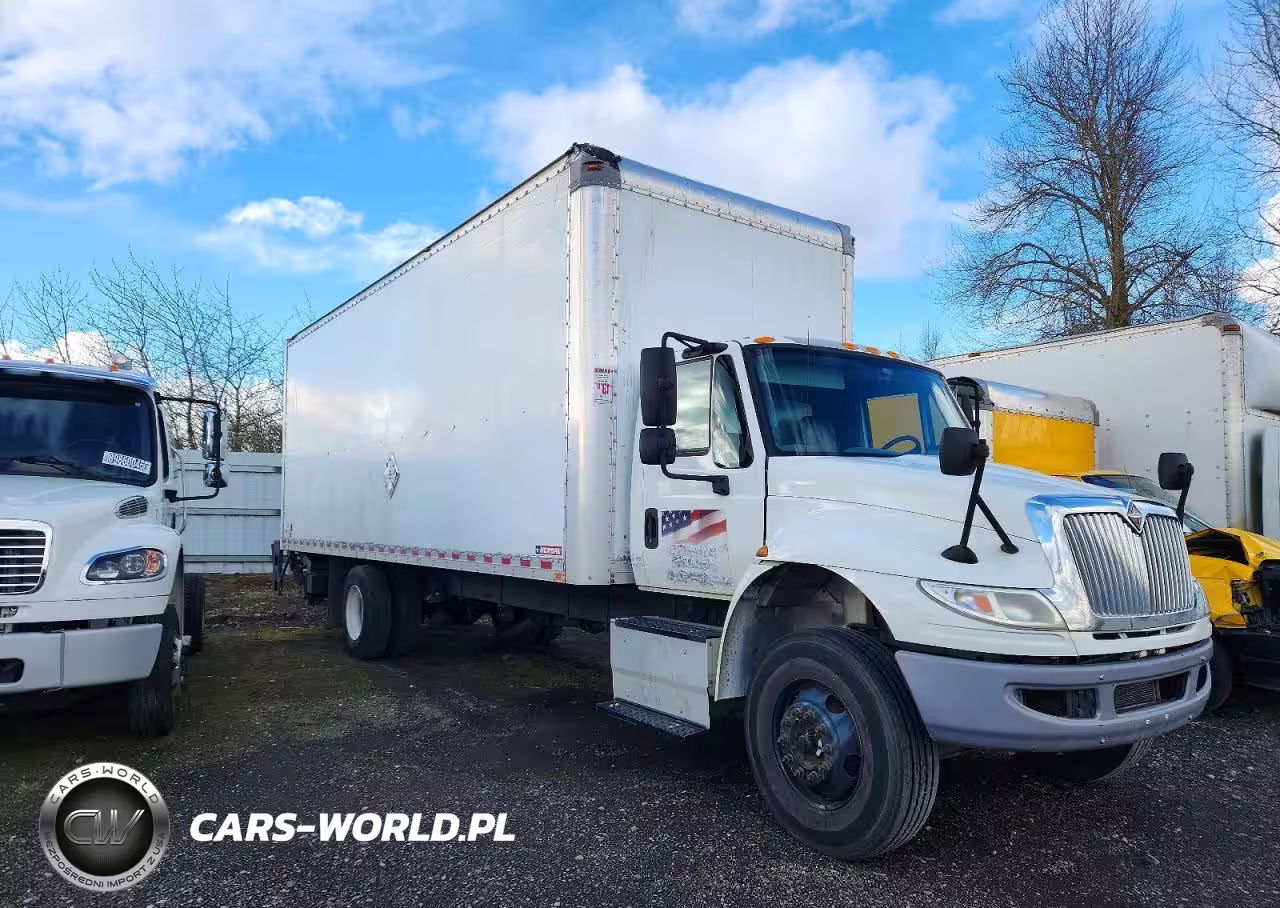 2015 International 4300 Box Truck