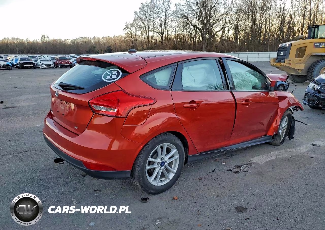 2018 Ford Focus Se VIN:1FADP3K23JL254899 - 3
