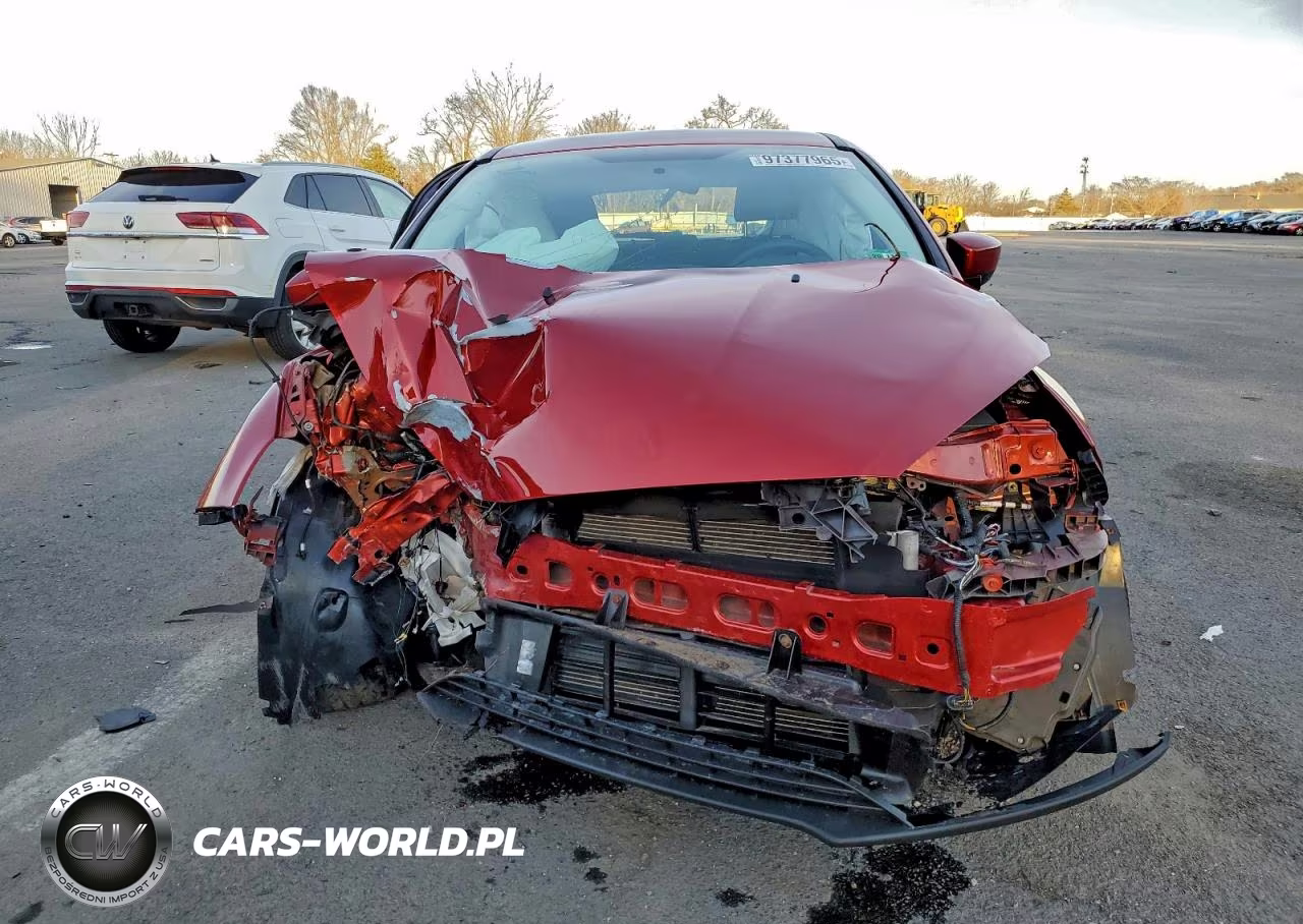 2018 Ford Focus Se VIN:1FADP3K23JL254899 - 5