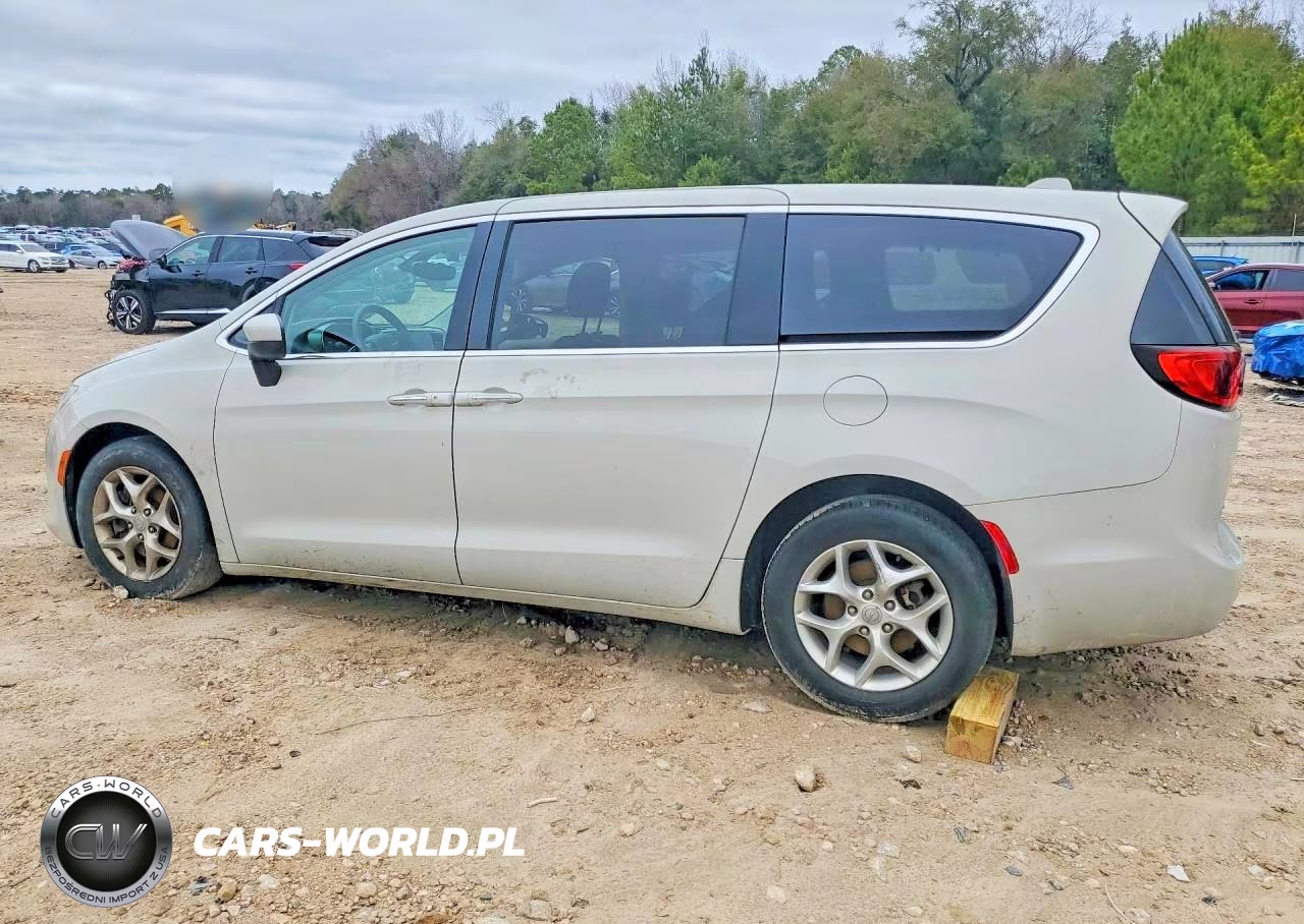 2017 Chrysler Pacifica Touring L VIN:2C4RC1BG0HR768254 - 2