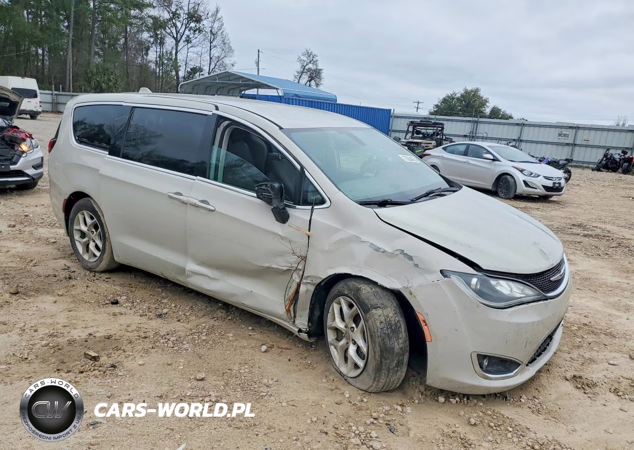 2017 Chrysler Pacifica Touring L VIN:2C4RC1BG0HR768254 - 4