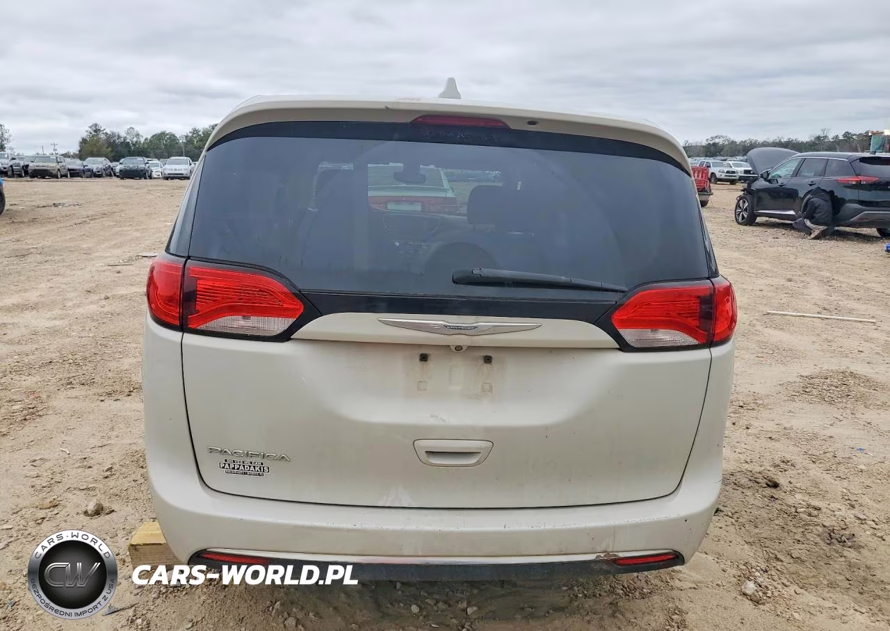 2017 Chrysler Pacifica Touring L VIN:2C4RC1BG0HR768254 - 6