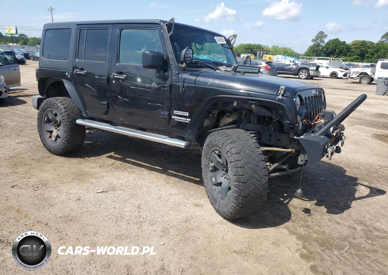 2015 Jeep Wrangler Unlimited Sport VIN:1C4BJWDG6FL556224 - 4