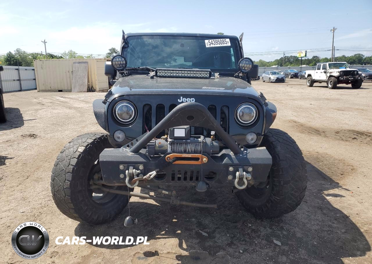 2015 Jeep Wrangler Unlimited Sport VIN:1C4BJWDG6FL556224 - 5
