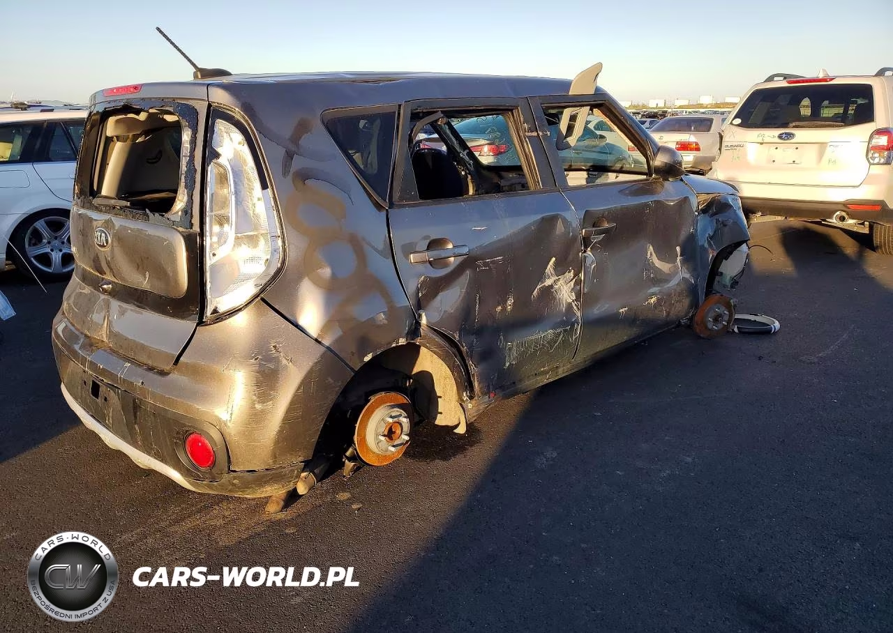 2018 Kia Soul + VIN:KNDJP3A50J7531171 - 3