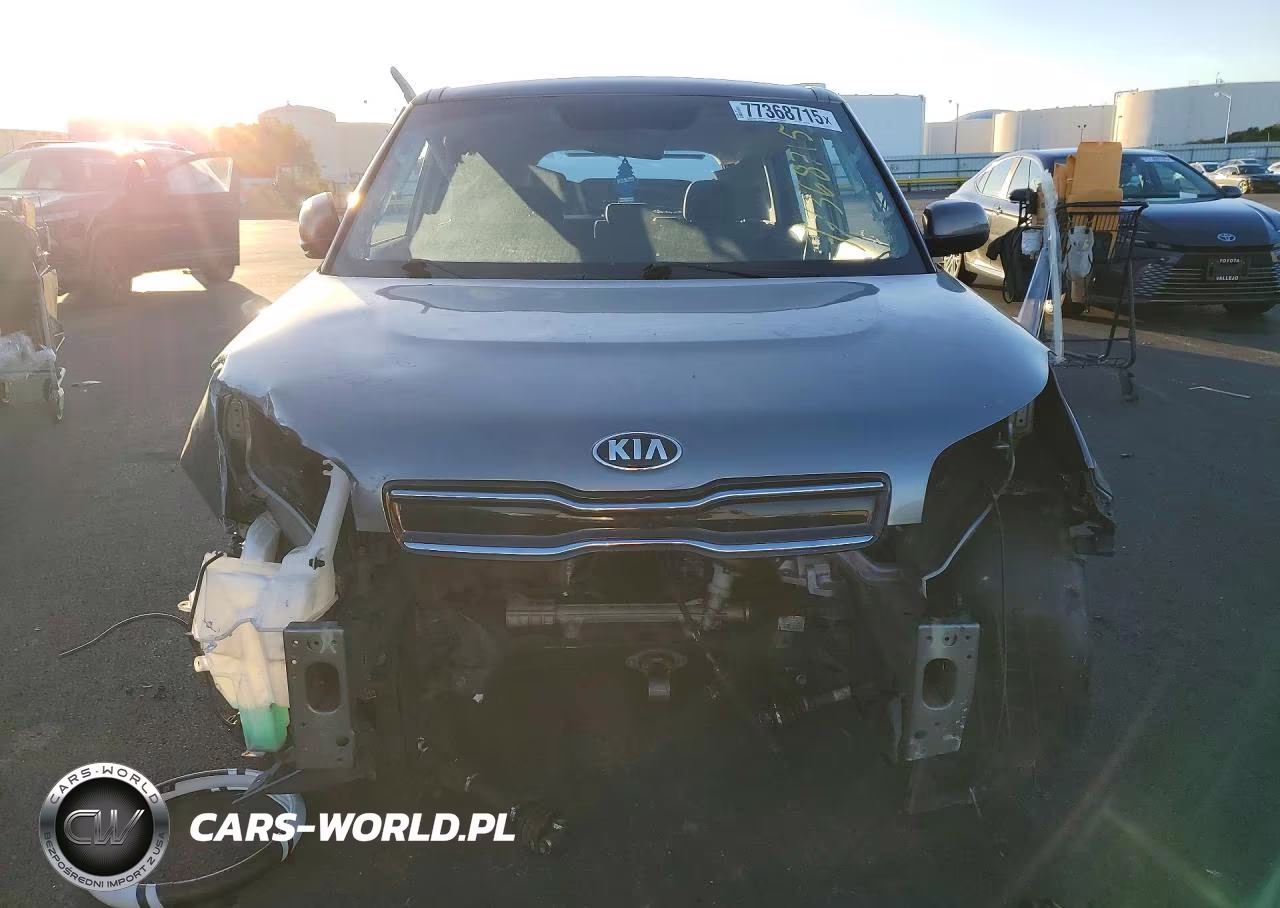 2018 Kia Soul + VIN:KNDJP3A50J7531171 - 5