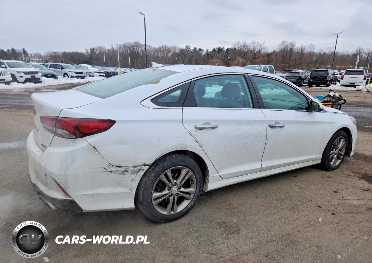 2018 Hyundai Sonata Sport VIN:5NPE34AF1JH608265 - 3