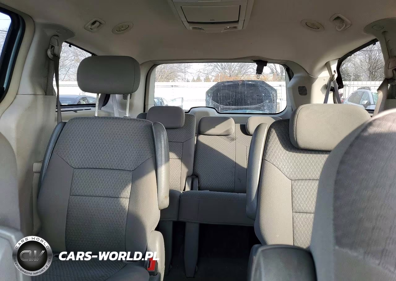 2010 Chrysler Town & Country Touring VIN:2A4RR5D12AR294063 - 10