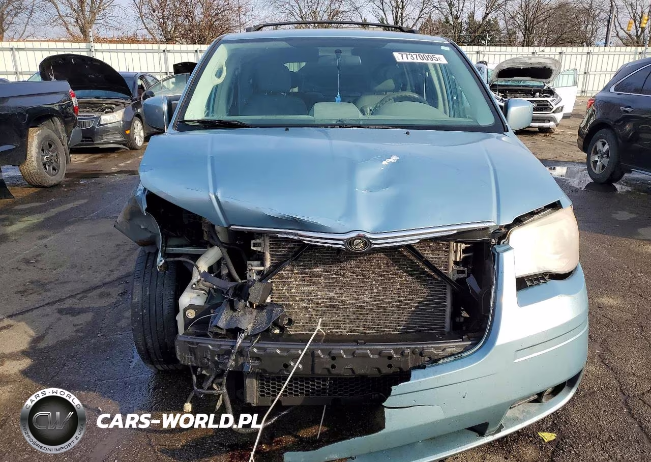 2010 Chrysler Town & Country Touring VIN:2A4RR5D12AR294063 - 5