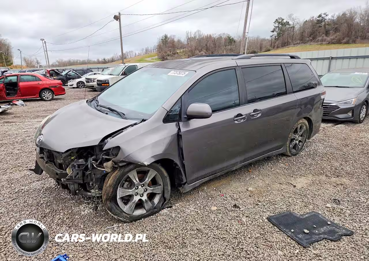 2011 Toyota Sienna Sport