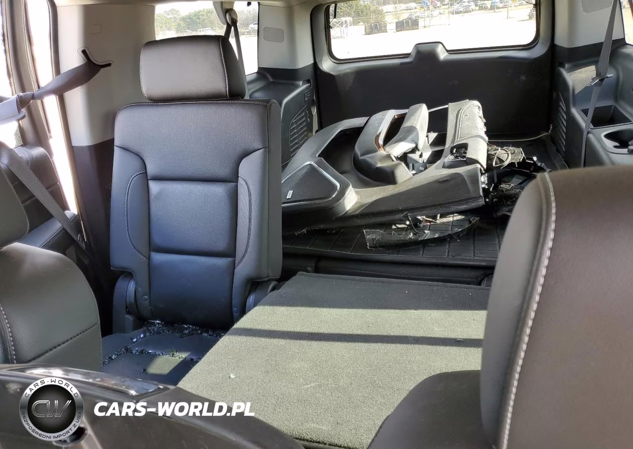 2019 Chevrolet Suburban K1500 Premier VIN:1GNSKJKJ5KR252959 - 10