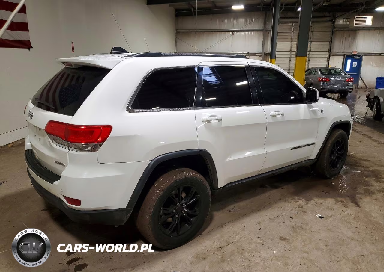 2017 Jeep Grand Cherokee Laredo VIN:1C4RJFAG9HC840307 - 3