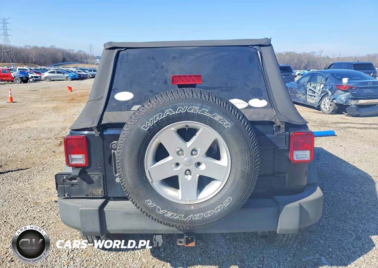2015 Jeep Wrangler Unlimited Sport VIN:1C4BJWDG4FL761461 - 6