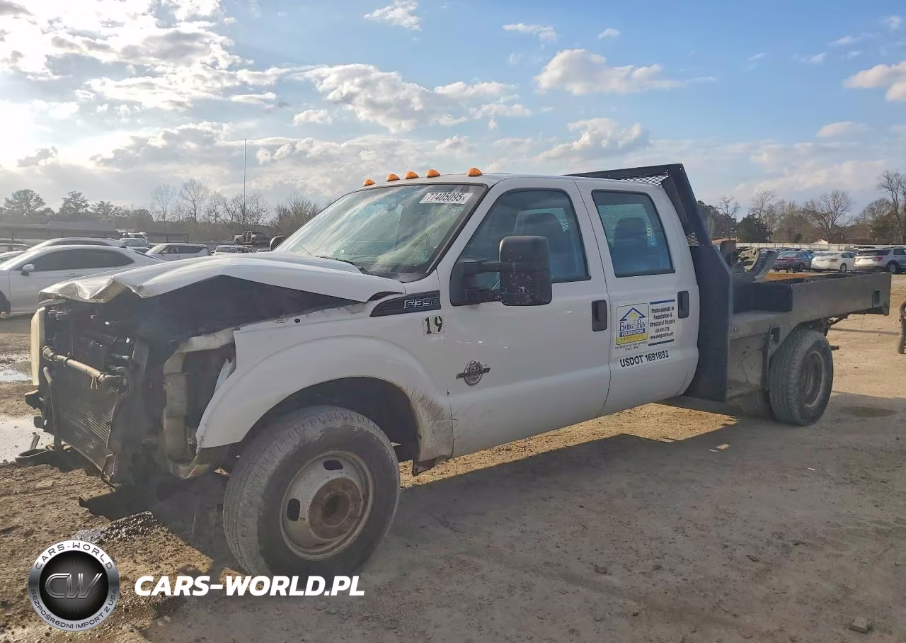 2014 Ford F350 Super Duty Flatbed Truck