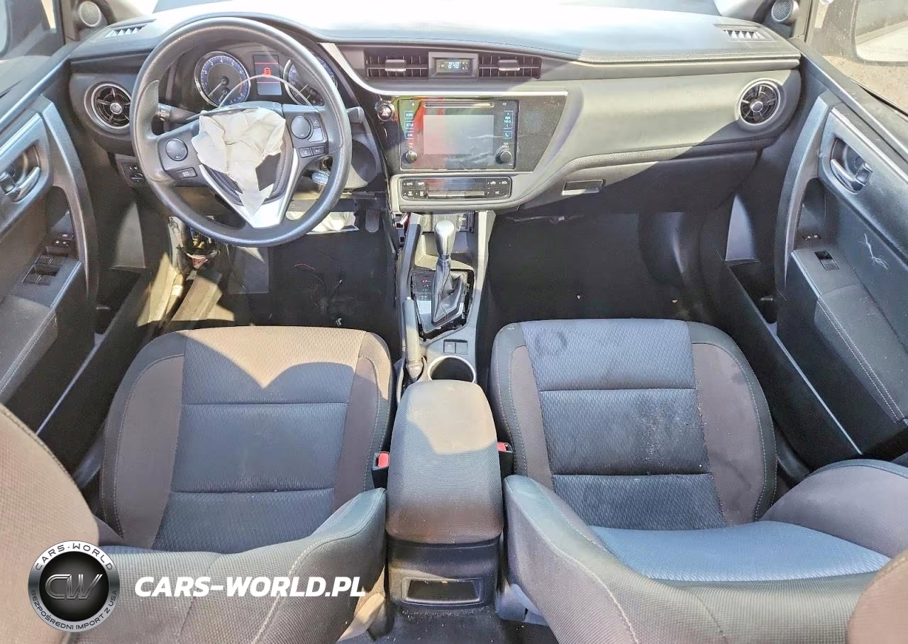 2018 Toyota Corolla L VIN:2T1BURHE4JC986853 - 8