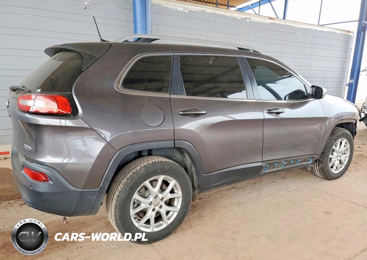 2018 Jeep Cherokee Latitude Plus VIN:1C4PJMLB1JD599470 - 3