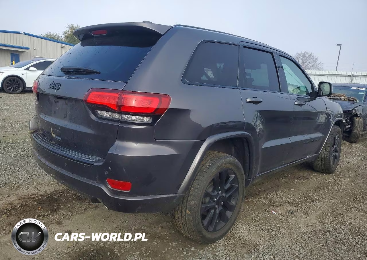 2018 Jeep Grand Cherokee Laredo VIN:1C4RJFAG4JC400629 - 3
