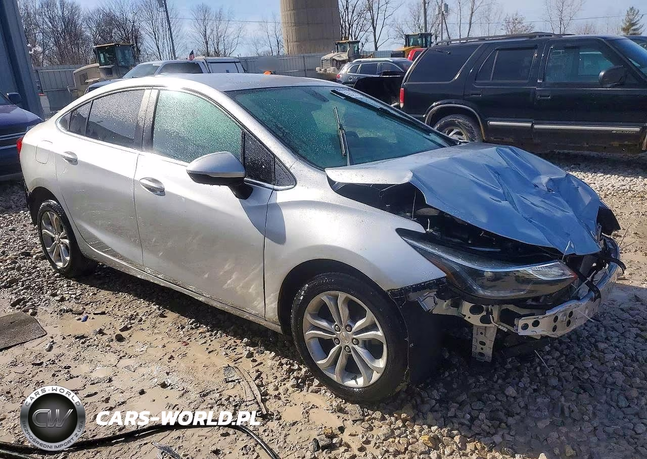 2019 Chevrolet Cruze Lt VIN:1G1BE5SM6K7145022 - 4