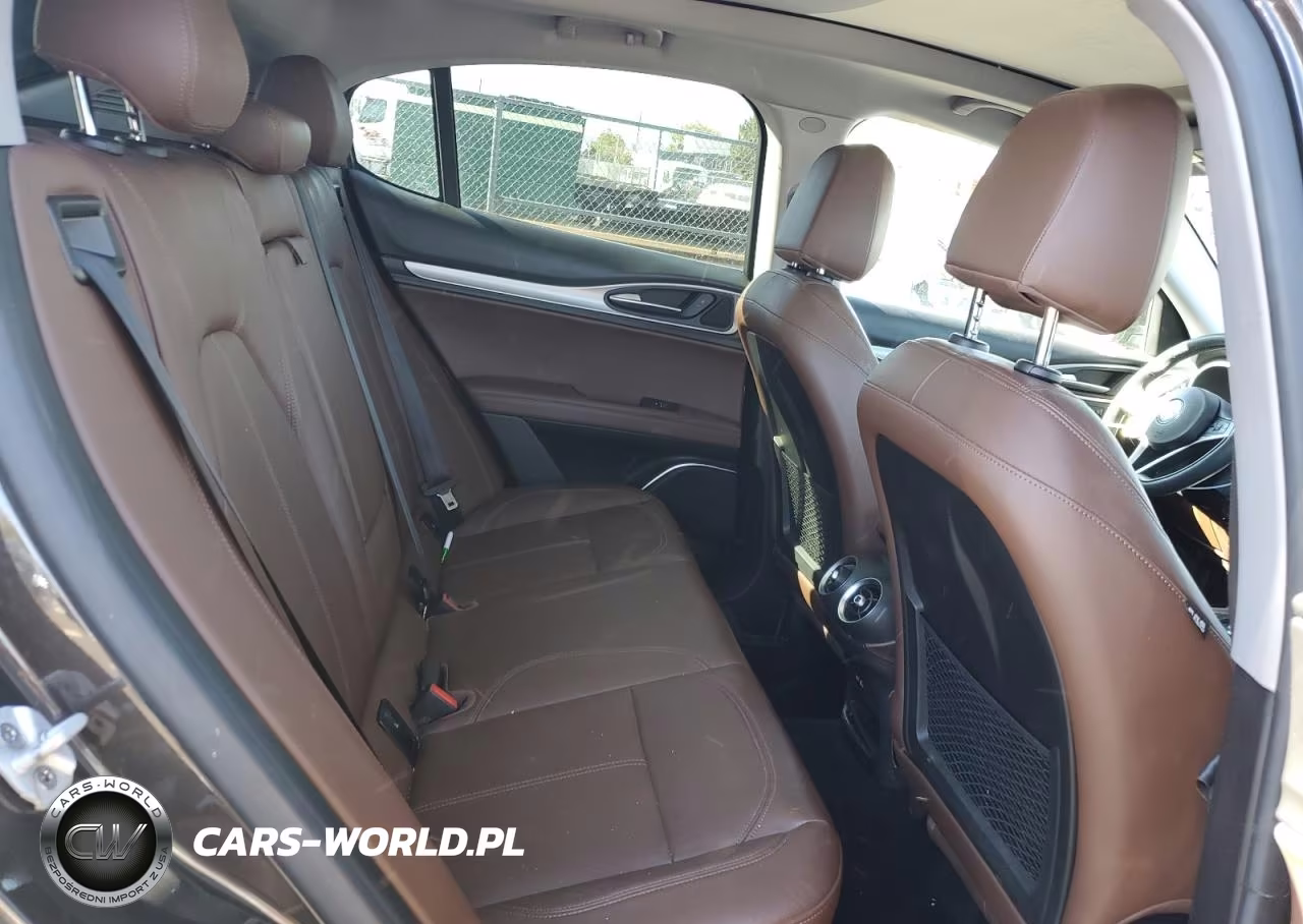 2018 Alfa Romeo Stelvio Sport VIN:ZASFAKPN0J7B92492 - 10