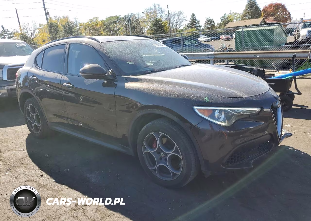 2018 Alfa Romeo Stelvio Sport VIN:ZASFAKPN0J7B92492 - 4
