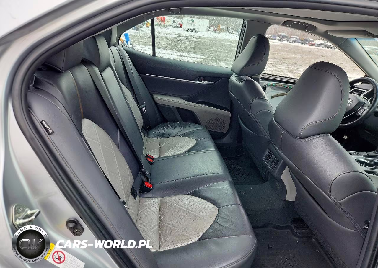 2018 Toyota Camry L VIN:4T1B11HK1JU034195 - 10