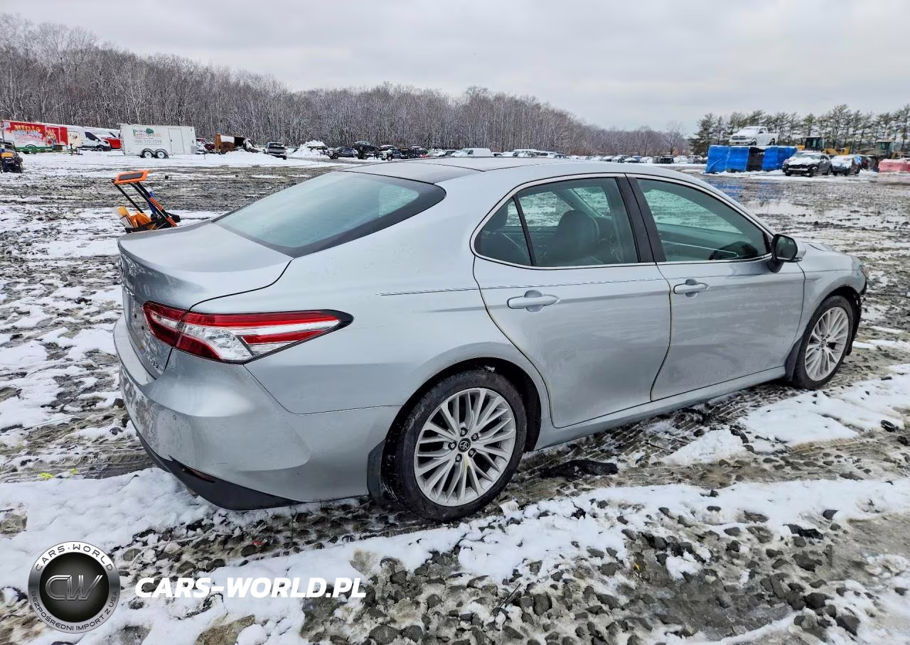 2018 Toyota Camry L VIN:4T1B11HK1JU034195 - 3