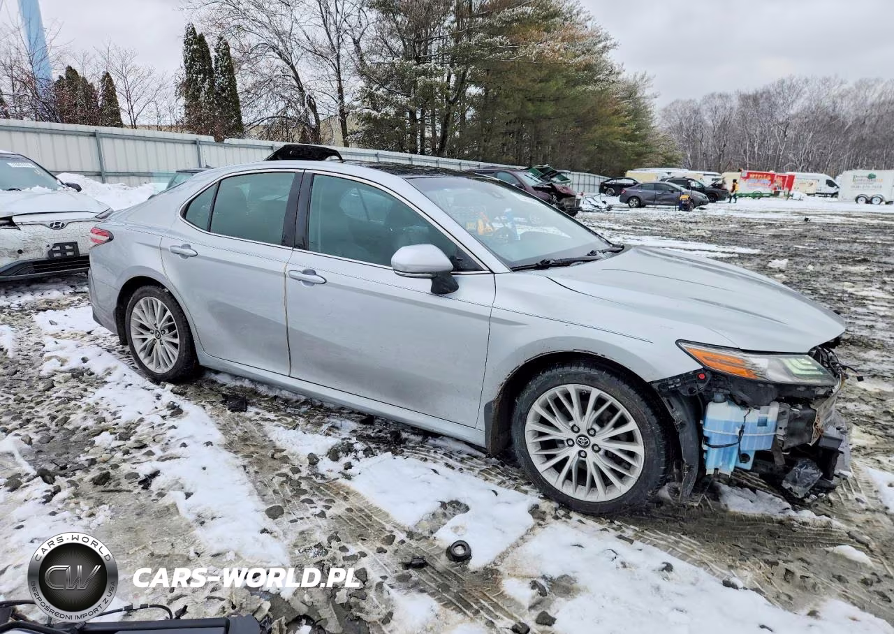 2018 Toyota Camry L VIN:4T1B11HK1JU034195 - 4