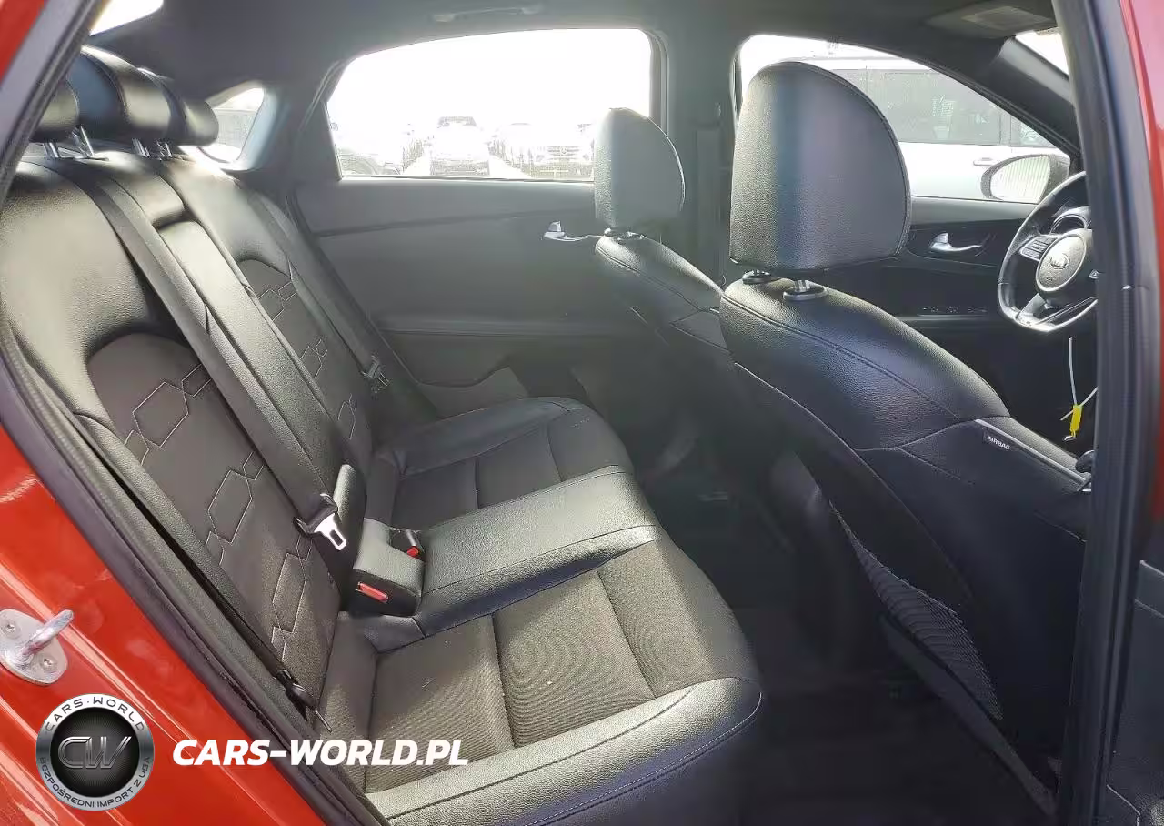 2021 Kia Forte VIN:3KPF34AD4ME389555 - 10