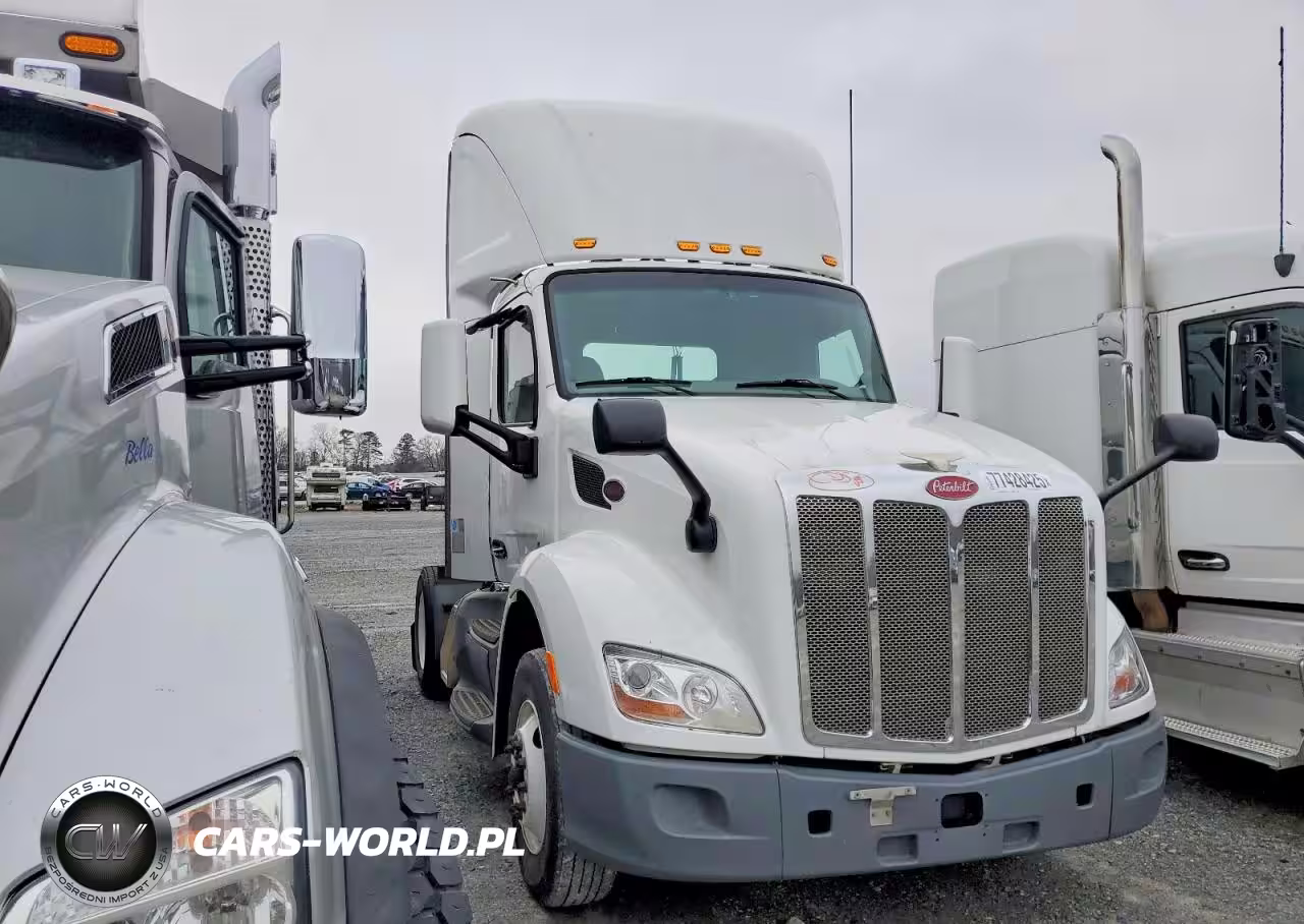 2018 Peterbilt 579 Semi Truck
