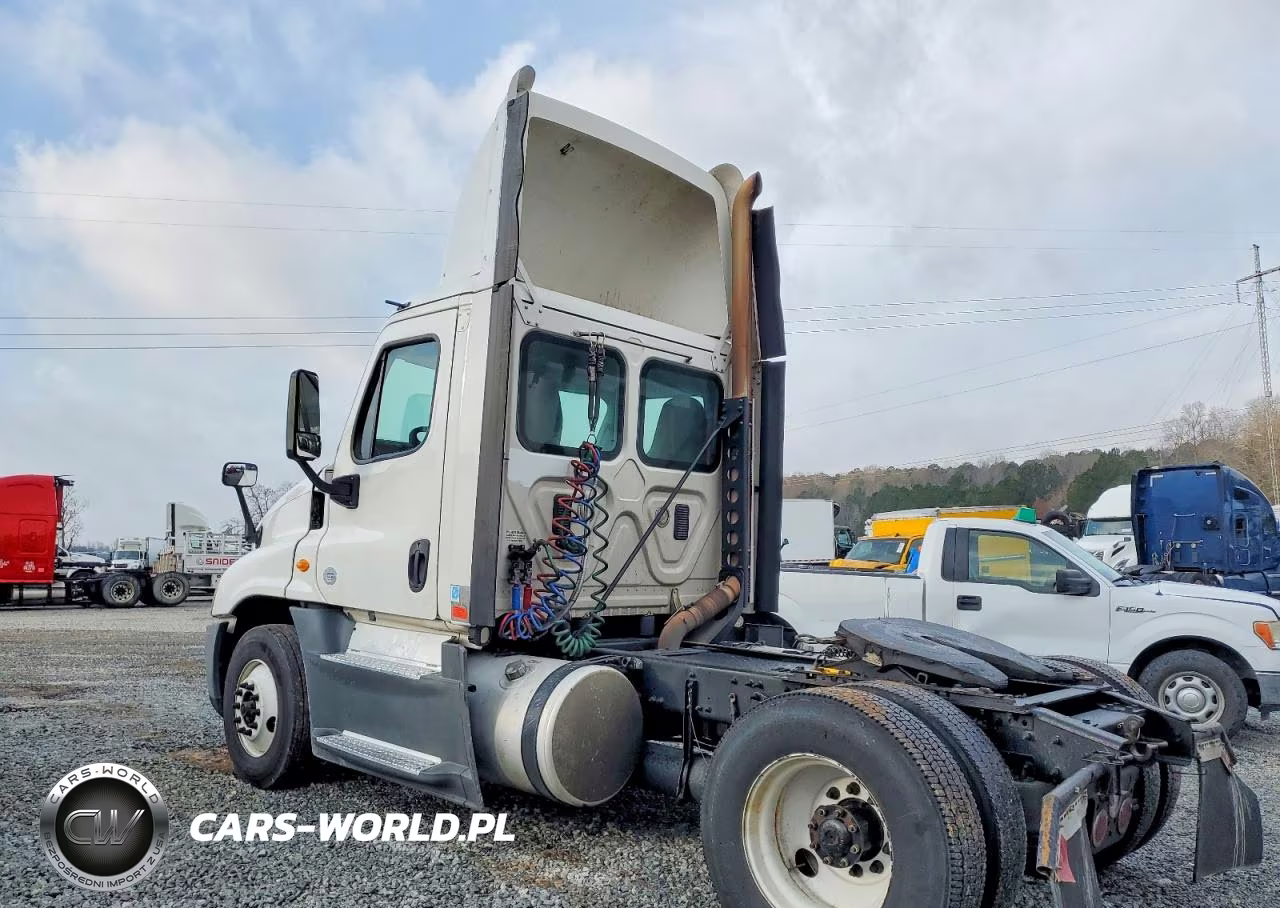2016 Freightliner Cascadia 125 Semi Truck VIN:1FUBGEDV0GLHC5749 - 3
