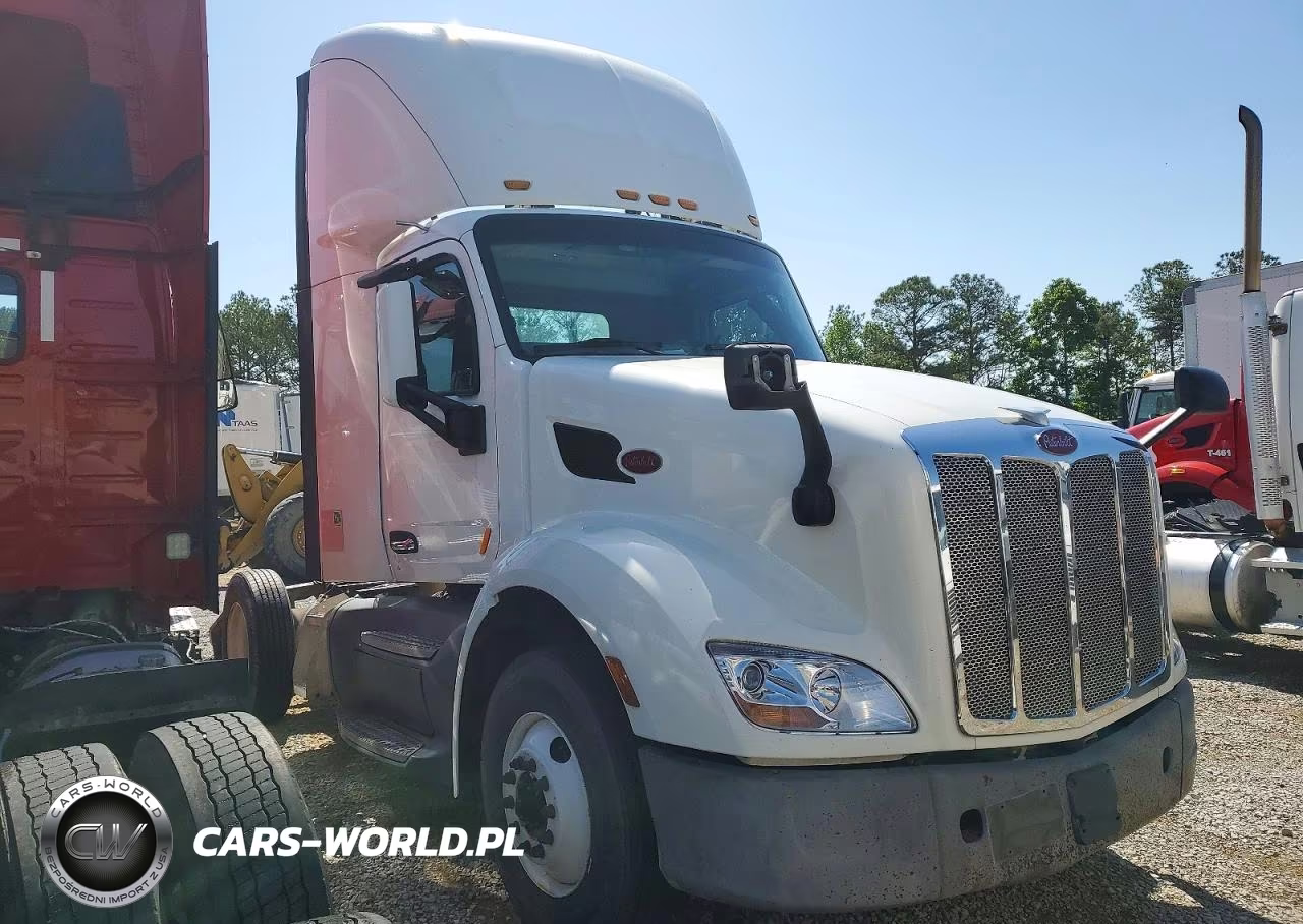 2017 Peterbilt 579 Semi Truck