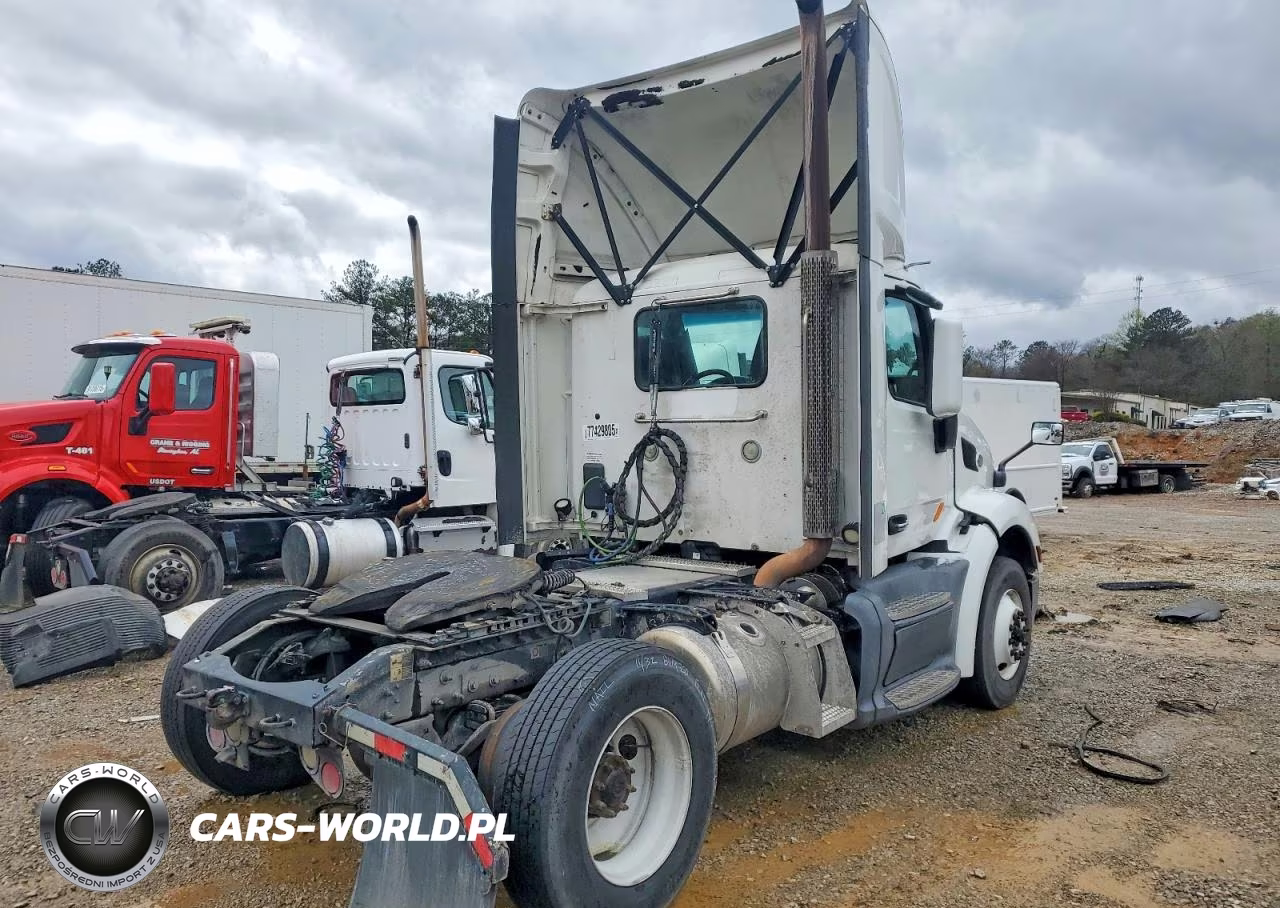 2017 Peterbilt 579 Semi Truck VIN:1XPBA48X6HD428835 - 4