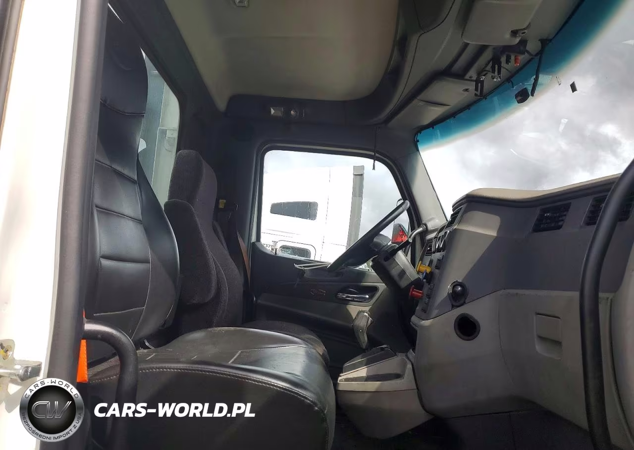 2017 Peterbilt 579 Semi Truck VIN:1XPBA48X3HD428839 - 5