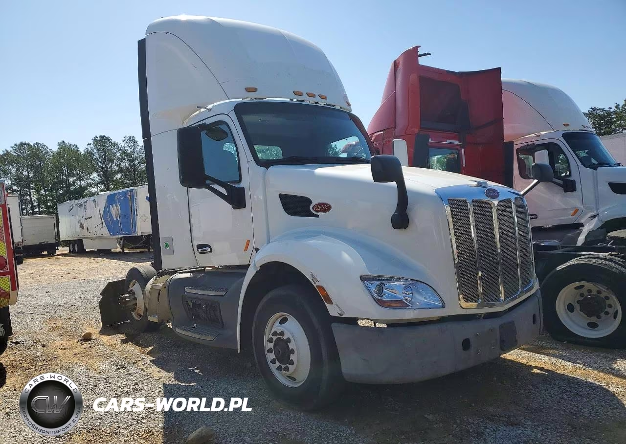 2017 Peterbilt 579 Semi Truck