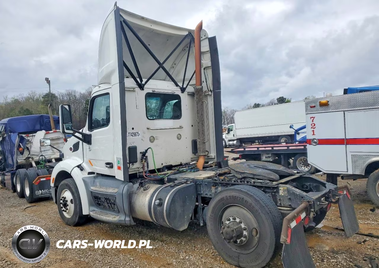 2017 Peterbilt 579 Semi Truck VIN:1XPBA48X5HD428888 - 3