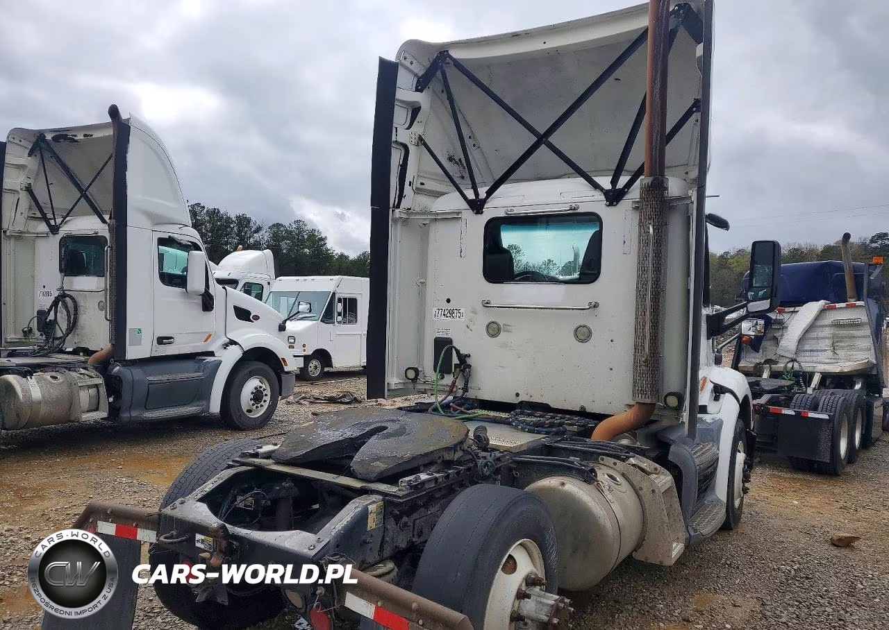2017 Peterbilt 579 Semi Truck VIN:1XPBA48X5HD428888 - 4